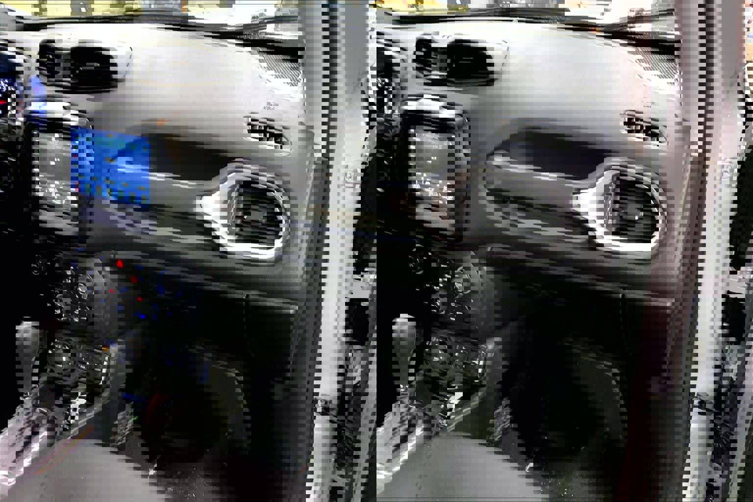 Used 2021 Jeep Renegade Latitude image 19