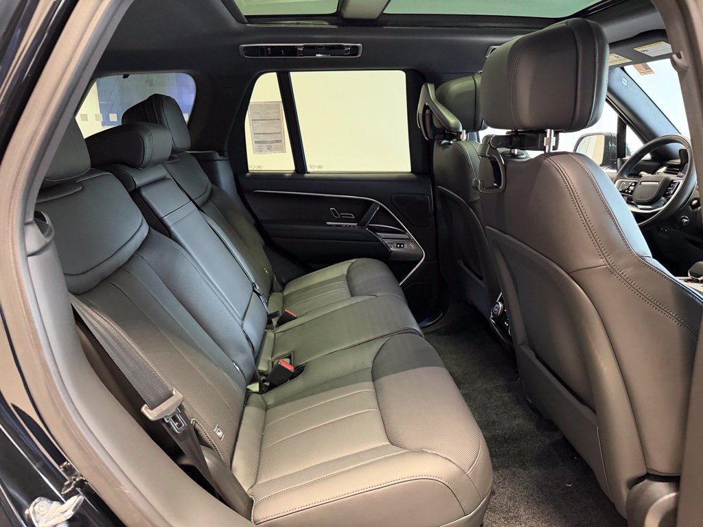 New 2025 Land Rover Range Rover SE AWD/4WD image 12