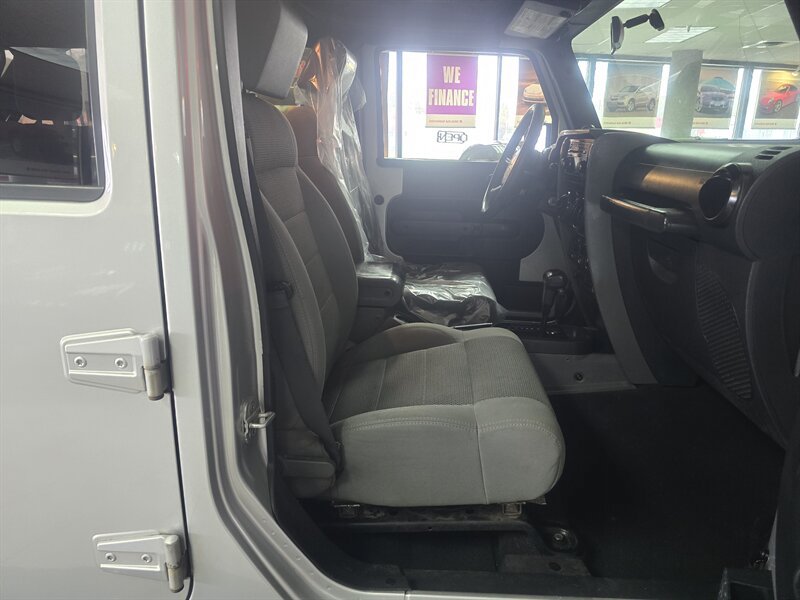 Used 2007 Jeep Wrangler Unlimited Sahara AWD/4WD image 14