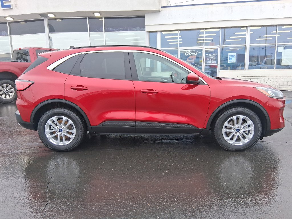 Used 2021 Ford Escape SE w/ Convenience Package image 2