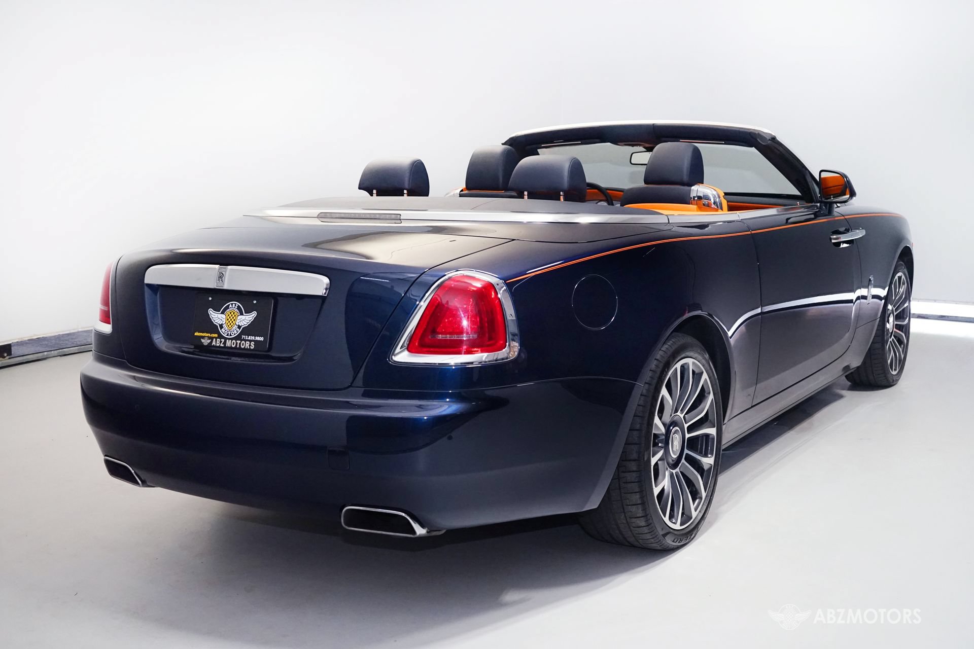 Used 2018 Rolls-Royce Dawn RWD image 5