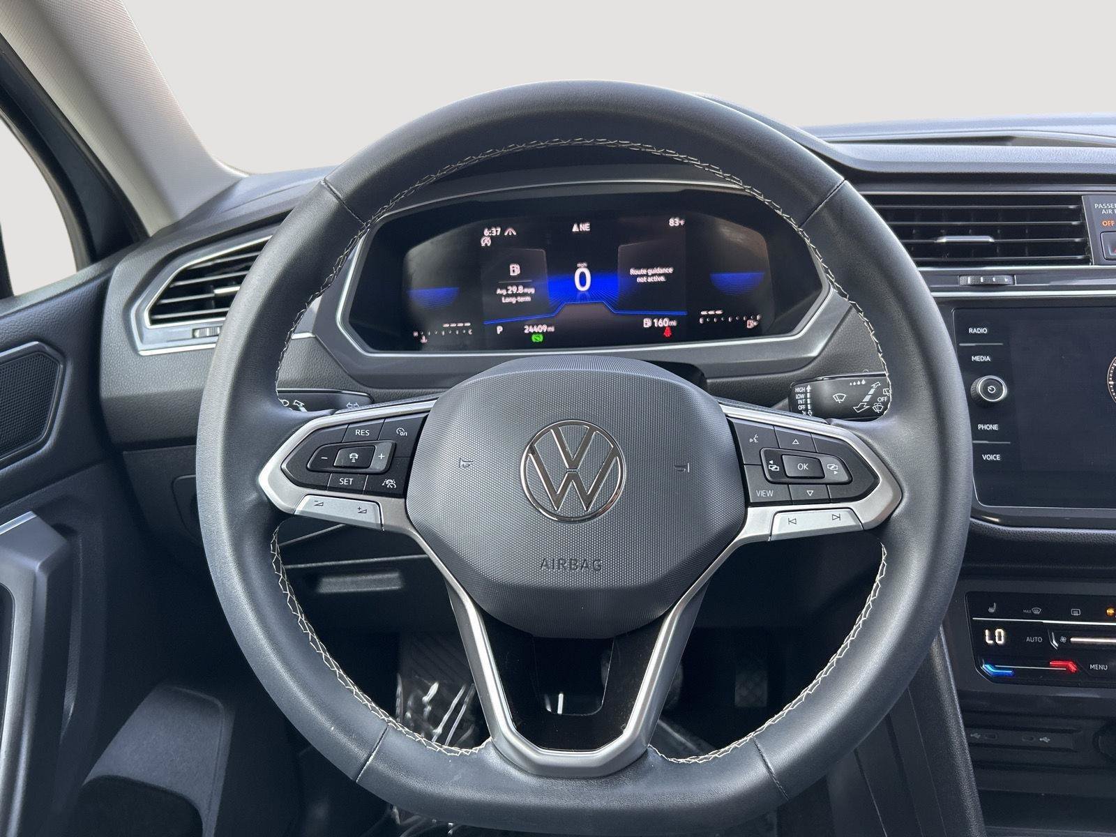 Used 2023 Volkswagen Tiguan SE AWD/4WD image 11