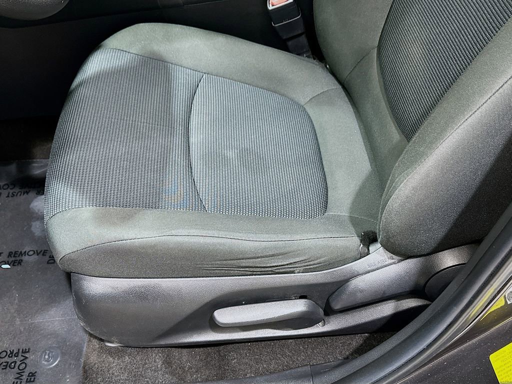 Used 2022 Toyota RAV4 LE FWD image 20