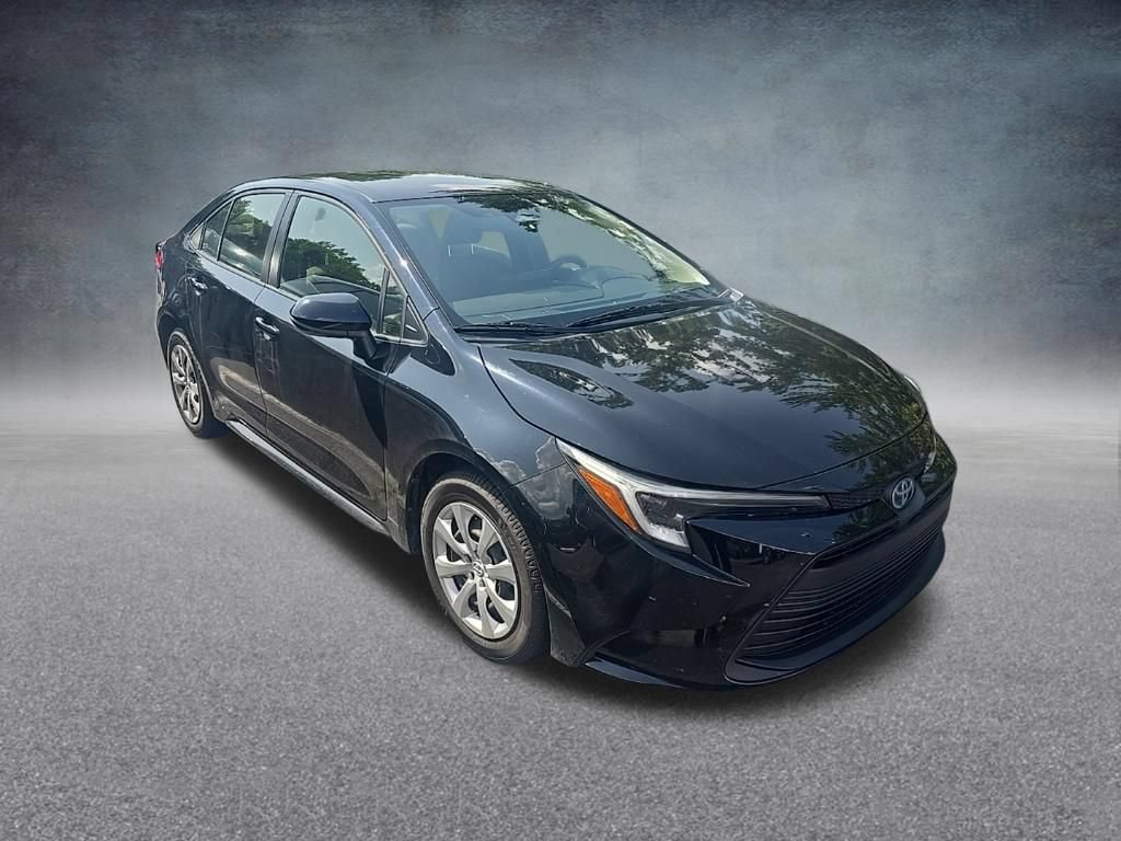 Used 2023 Toyota Corolla LE FWD image 2