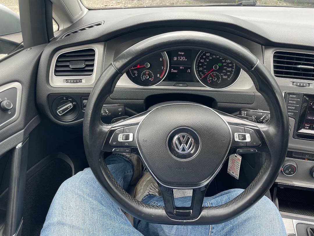 Used 2015 Volkswagen Golf S FWD image 17
