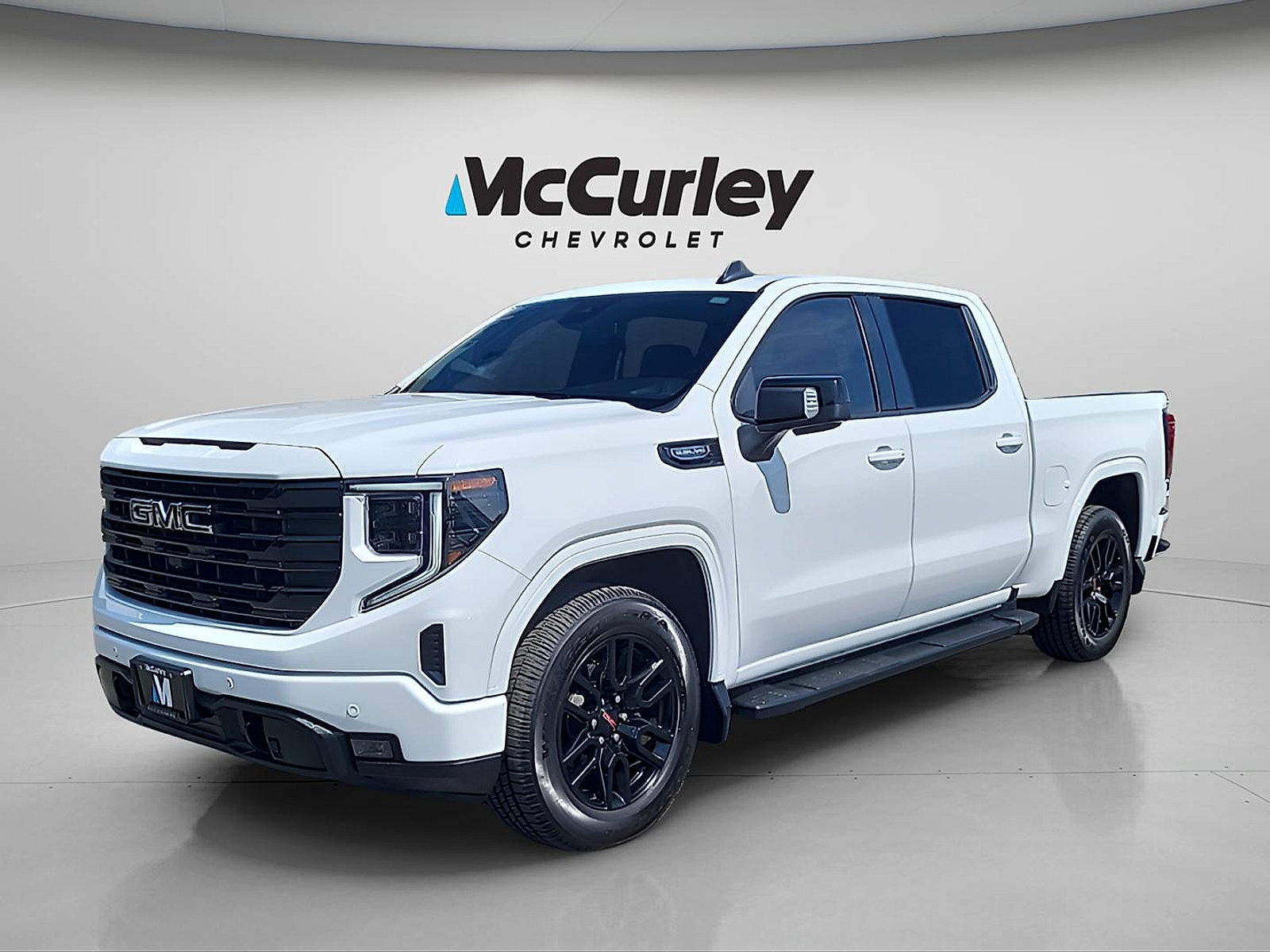 Used 2024 GMC Sierra 1500 Elevation w/ Elevation Premium Package AWD/4WD image 3