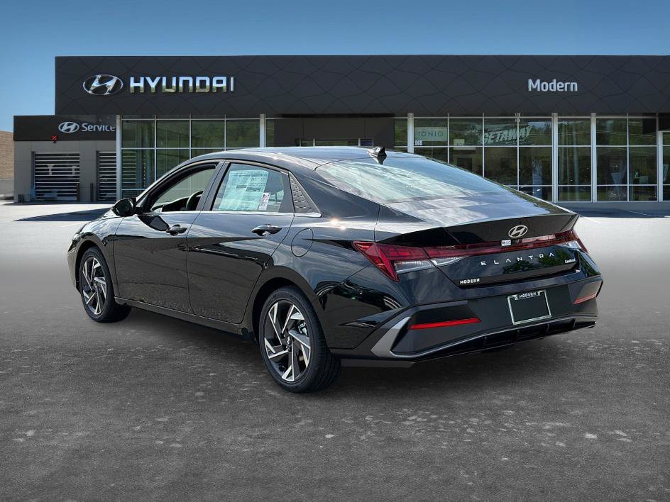 New 2026 Hyundai Elantra Limited FWD image 3