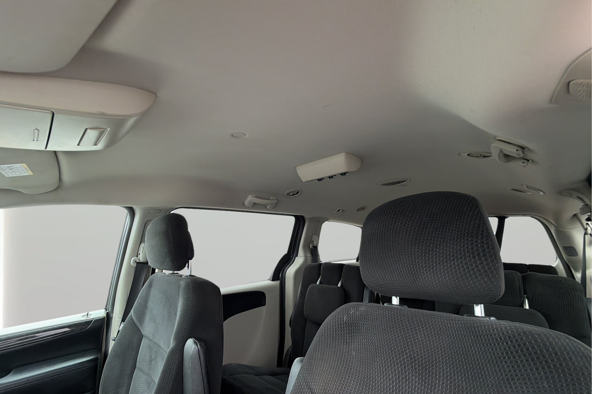 Used 2017 Dodge Grand Caravan SE FWD image 31