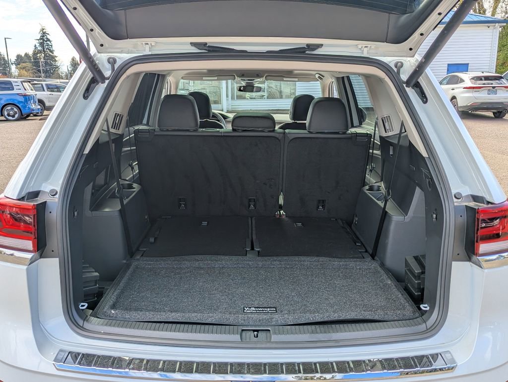 Used 2025 Volkswagen Atlas SEL AWD/4WD image 32