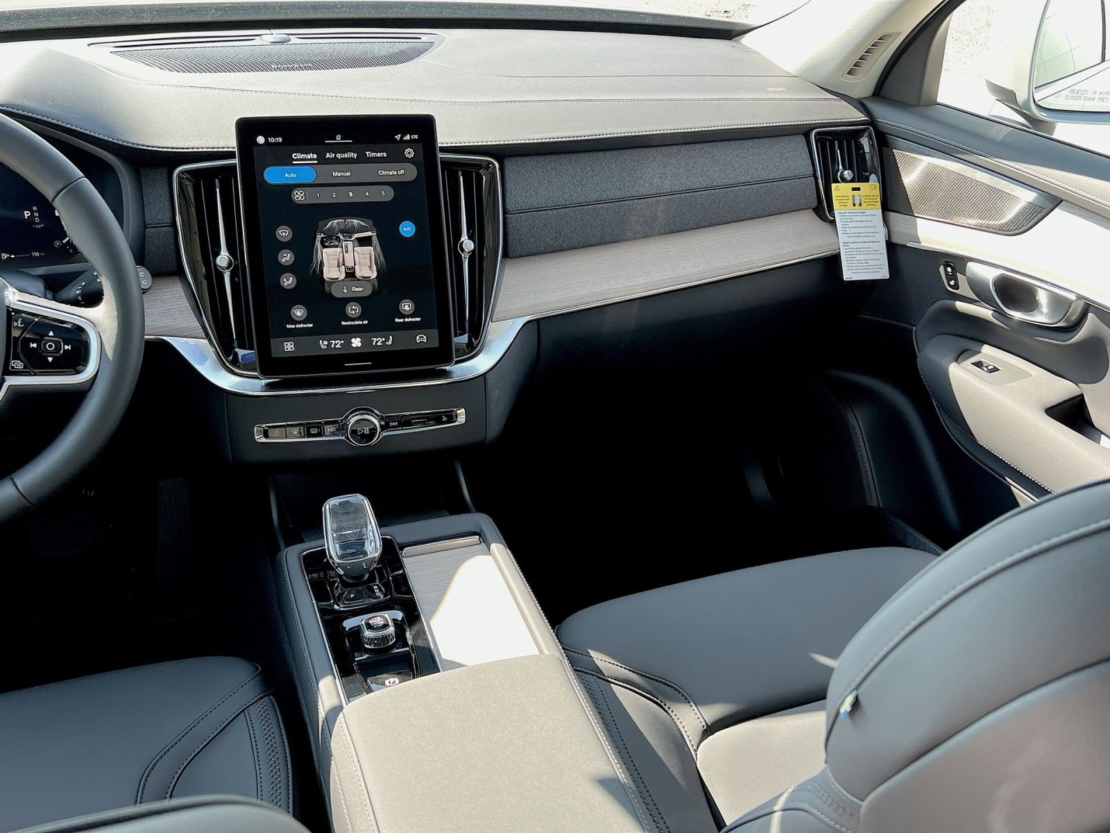 New 2026 Volvo XC90 B6 Plus w/ Protection Package Premier image 23