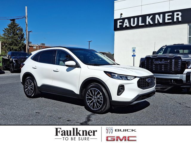 Used 2025 Ford Escape SE w/ Class II Trailer Tow Package