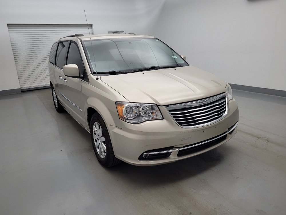 Used 2016 Chrysler Town & Country Touring w/ Driver Convenience Group FWD image 13