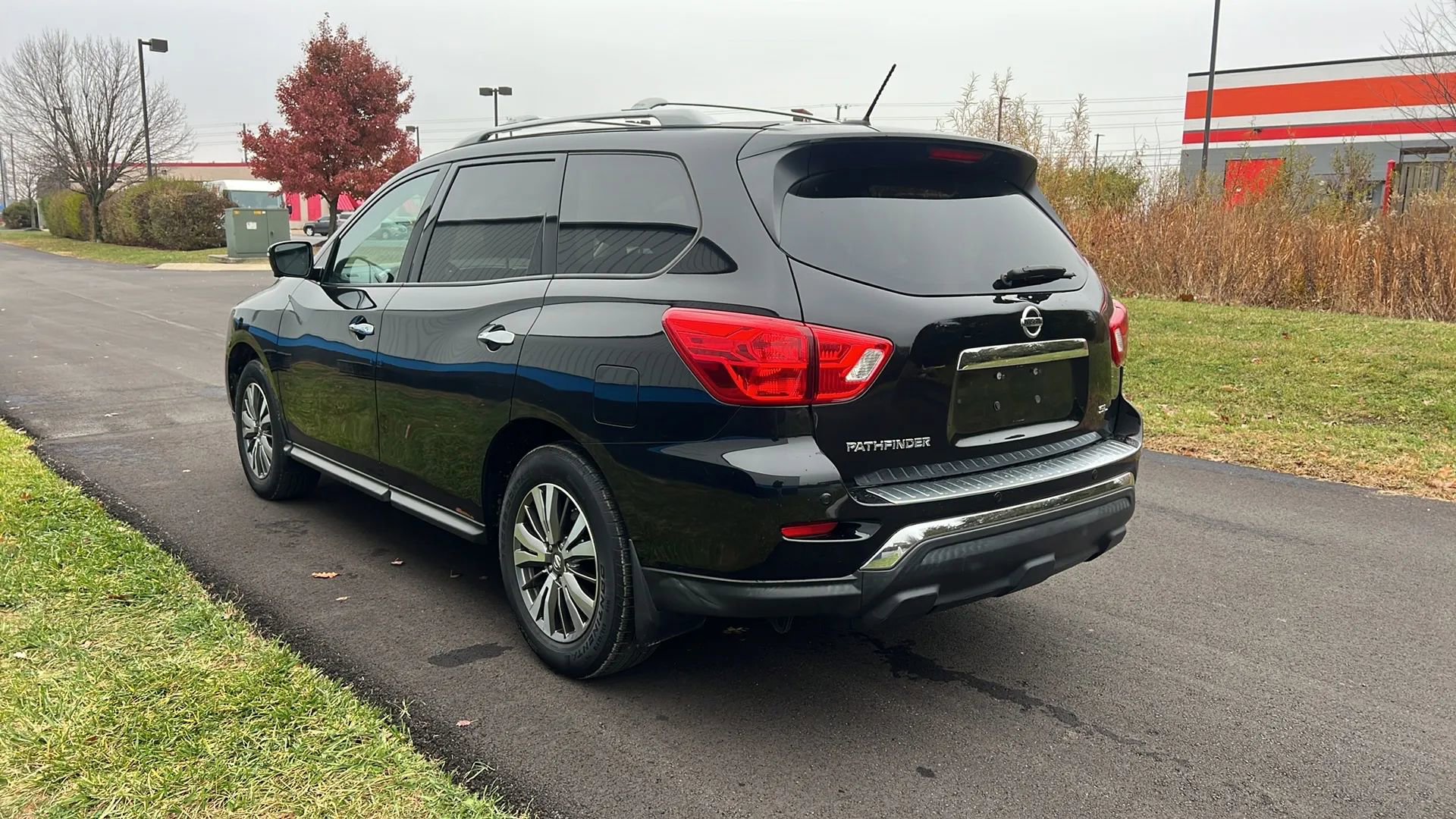 Used 2018 Nissan Pathfinder SL w/ Cargo Package image 7