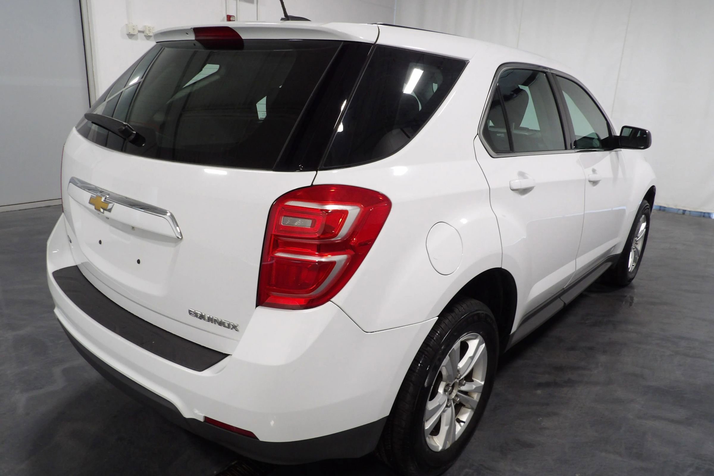 Used 2016 Chevrolet Equinox LS image 4