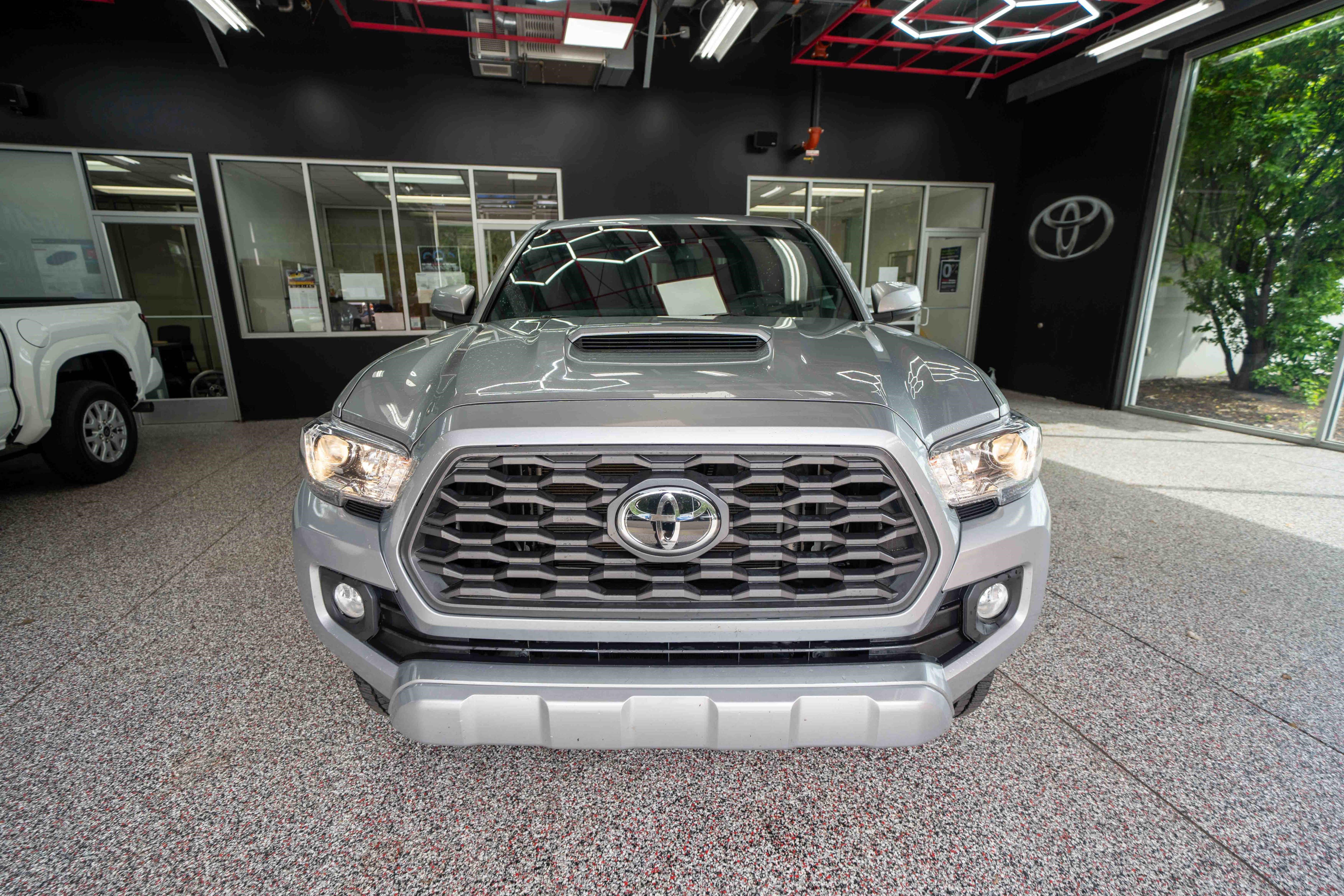 Used 2022 Toyota Tacoma TRD Sport w/ Technology Package AWD/4WD image 6