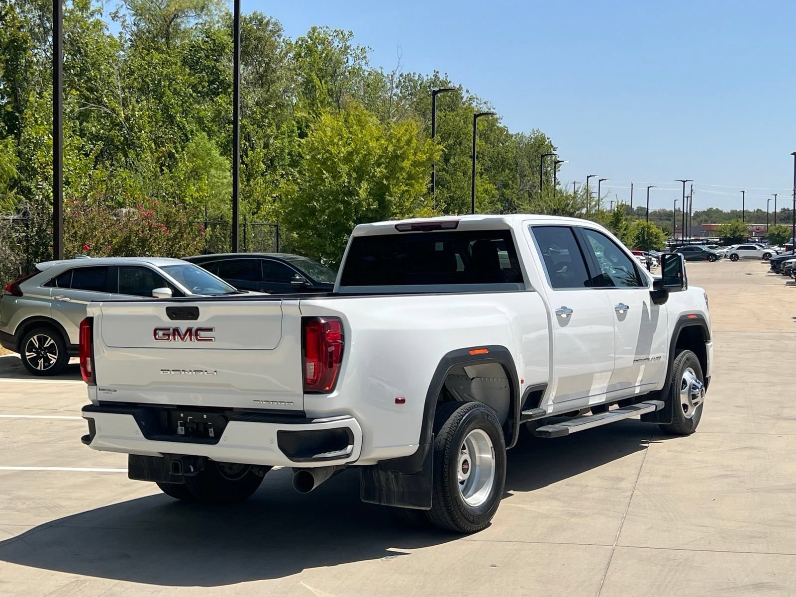 Used 2022 GMC Sierra 3500 Denali w/ Denali Ultimate Package AWD/4WD image 12