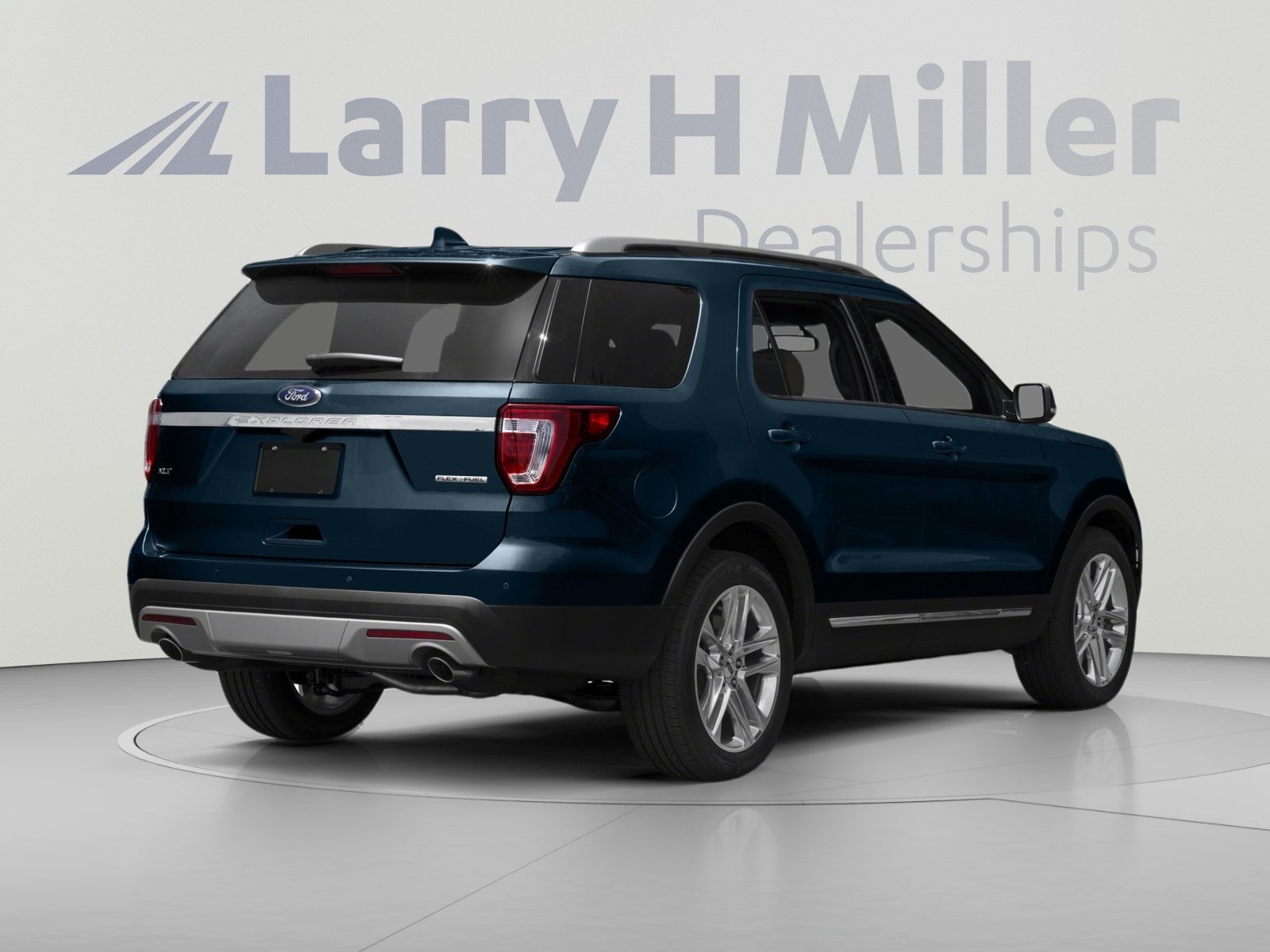 Used 2016 Ford Explorer XLT w/ Equipment Group 202A AWD/4WD image 3