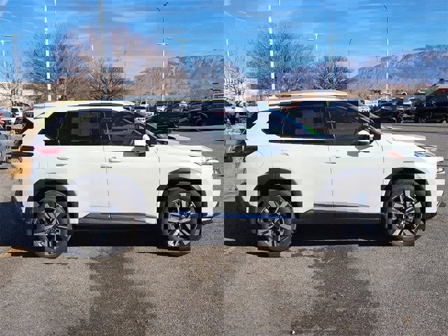 Used 2022 Nissan Rogue SL image 3