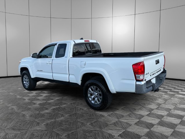 Used 2017 Toyota Tacoma SR5 w/ Tow Package AWD/4WD image 3