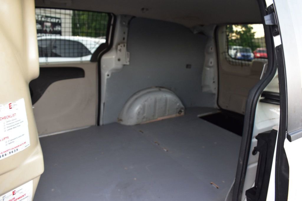 Used 2013 RAM C/V Tradesman image 25