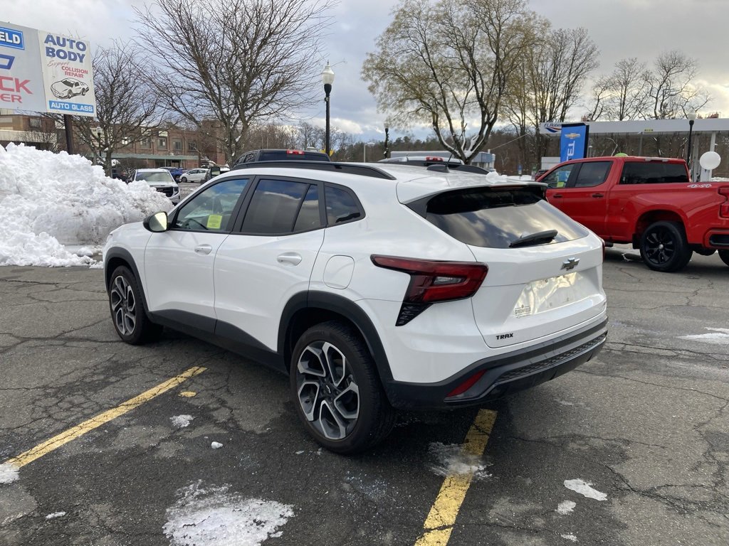 Used 2025 Chevrolet Trax RS w/ Sunroof Package image 5