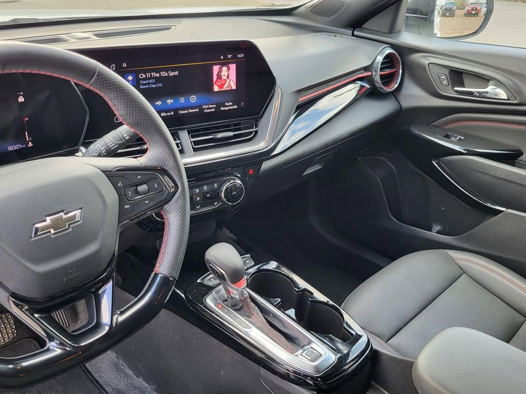 Used 2025 Chevrolet Trax RS image 25