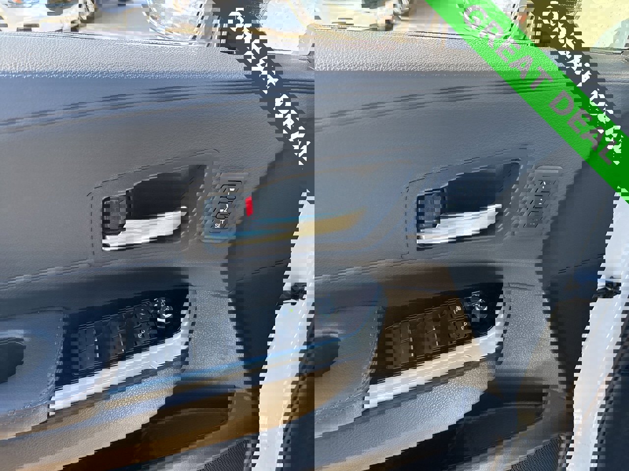 Used 2025 Toyota Sienna Platinum image 18