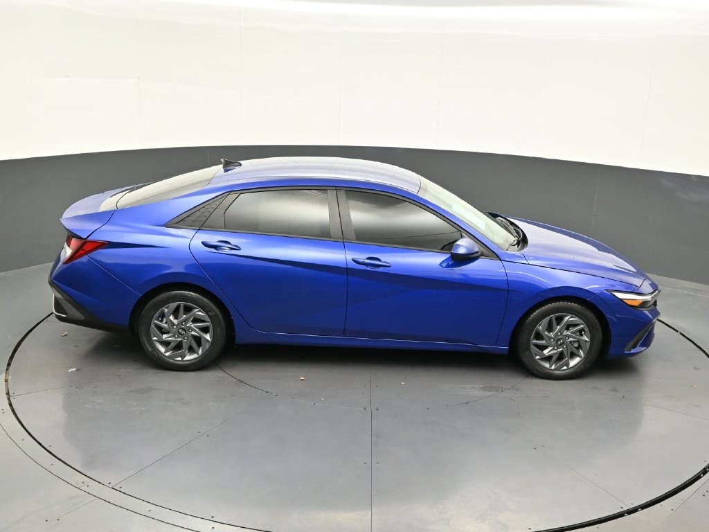 Used 2024 Hyundai Elantra SEL FWD image 26