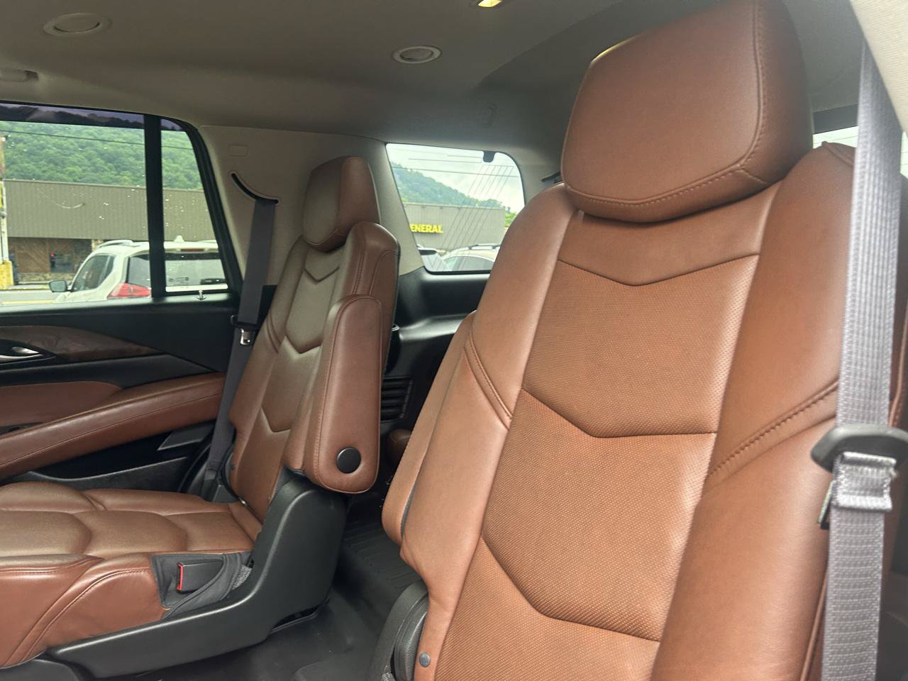 Used 2016 Cadillac Escalade Luxury AWD/4WD image 30
