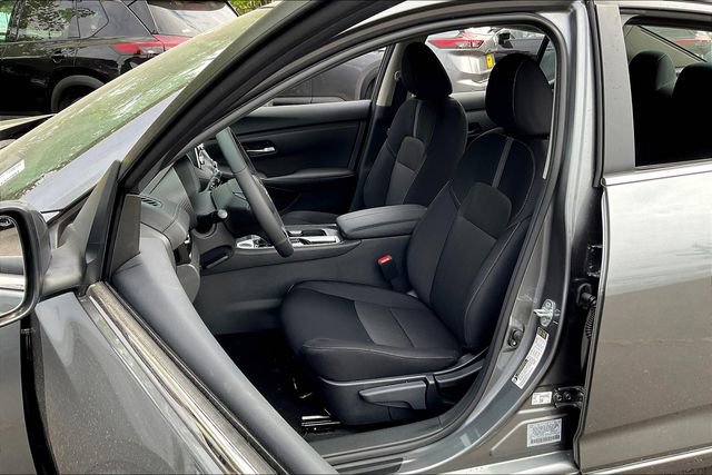 Used 2025 Nissan Sentra SV w/ All-Weather Package image 9