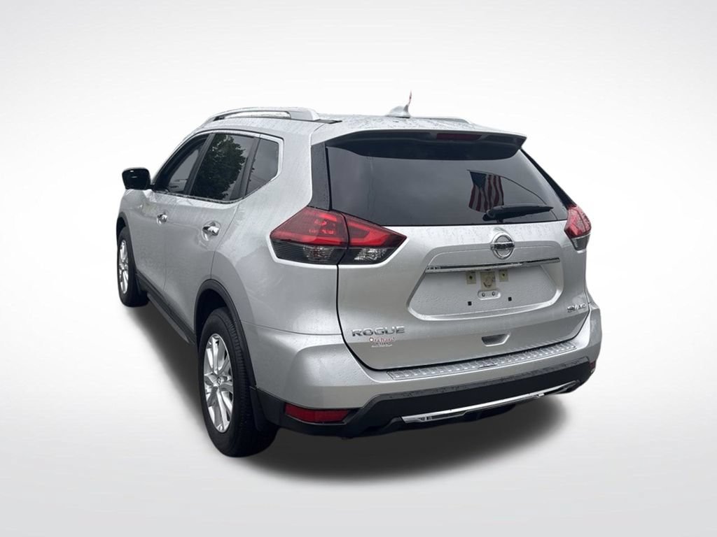 Used 2018 Nissan Rogue SV w/ Sun & Sound Touring Package AWD/4WD image 6