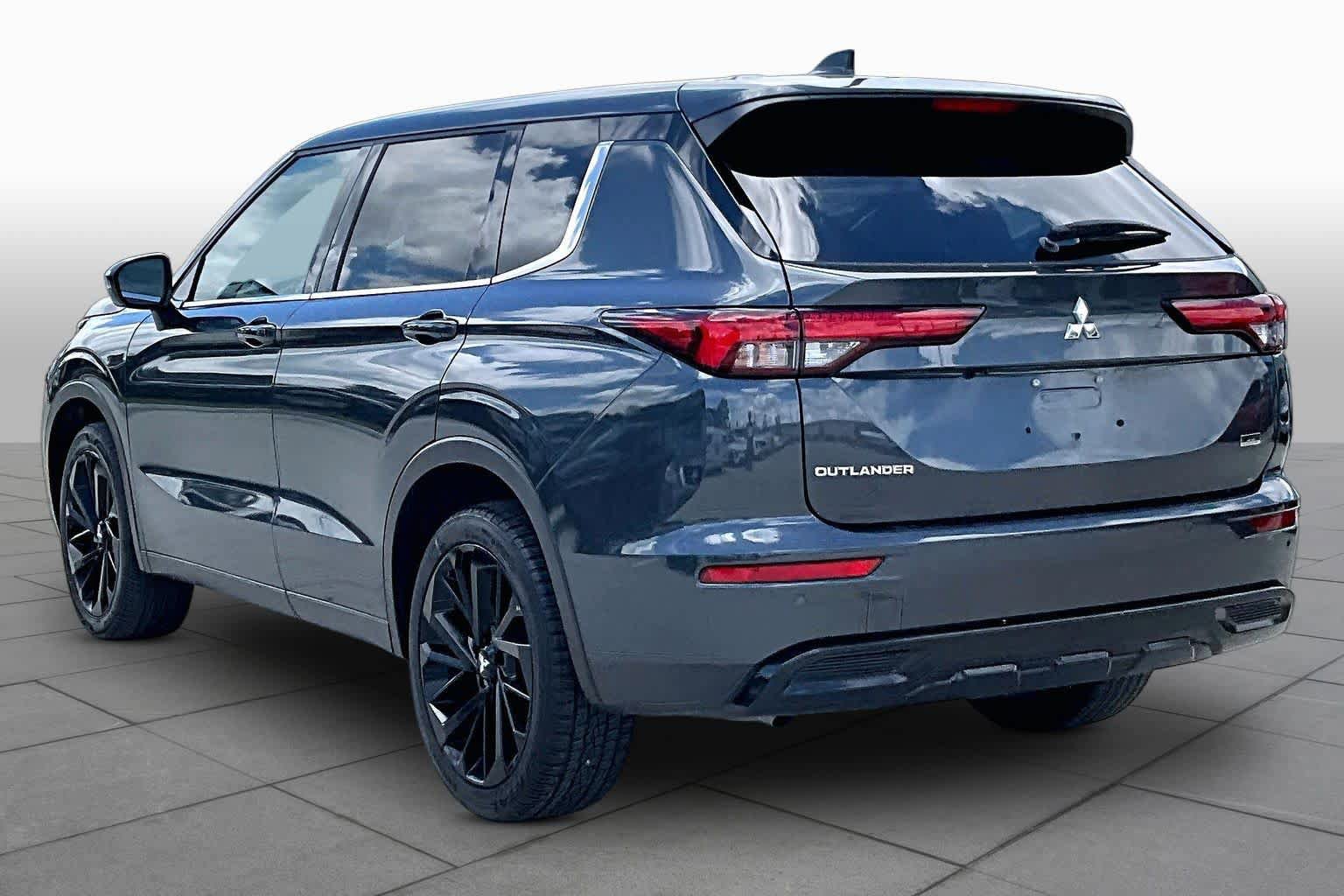 Used 2024 Mitsubishi Outlander SE Black Edition FWD image 12
