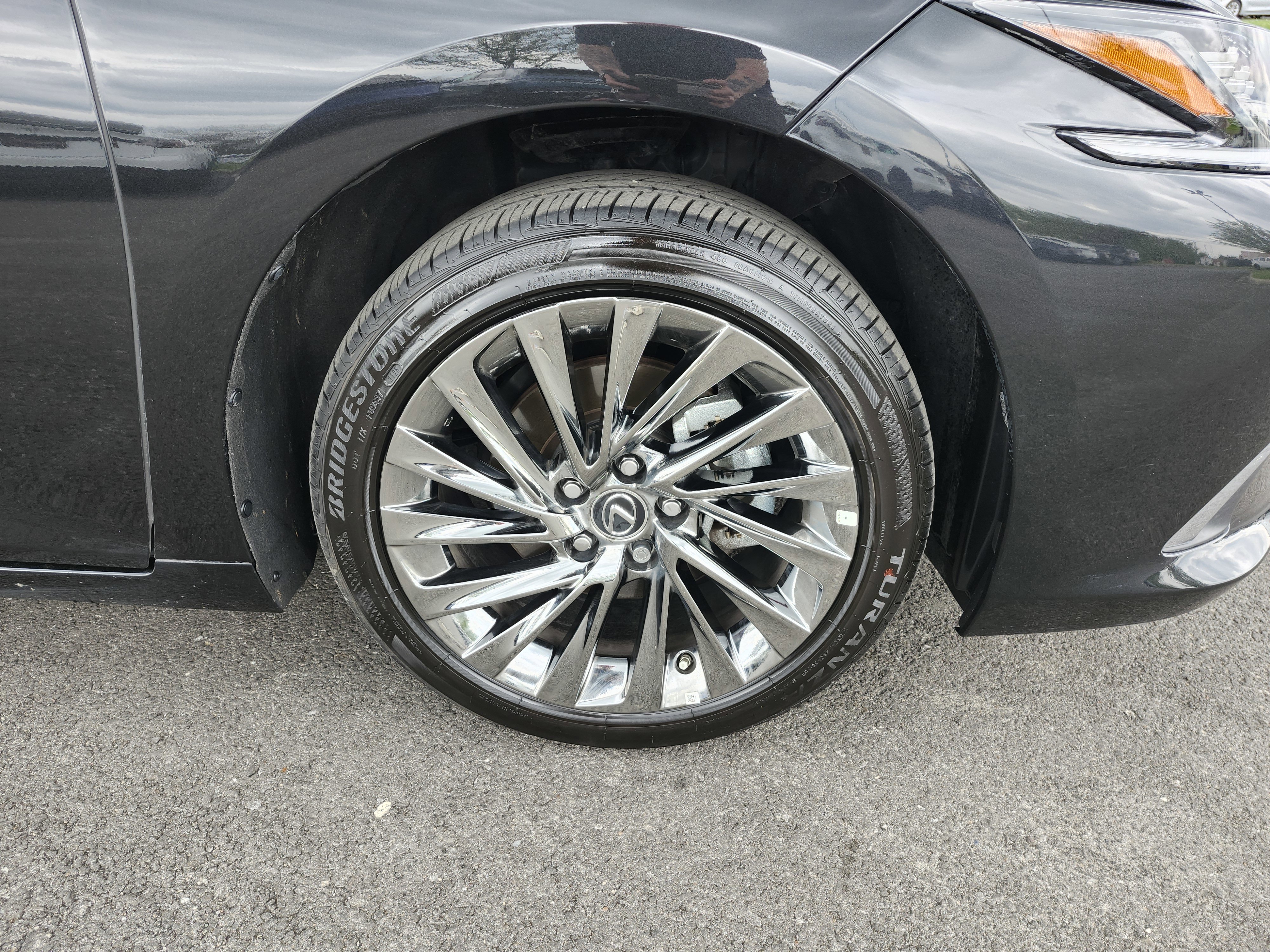 Used 2025 Lexus ES 300h Ultra Luxury w/ Accessory Package (Z2) image 14