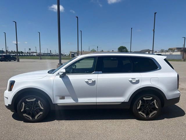 Used 2025 Kia Telluride EX w/ EX Captain's Chair Package FWD image 3