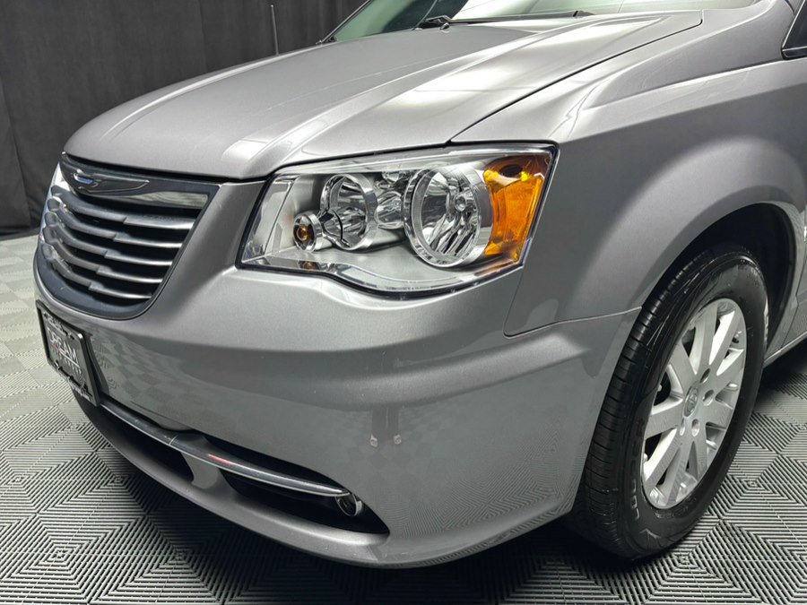 Used 2016 Chrysler Town & Country Touring w/ Driver Convenience Group image 10