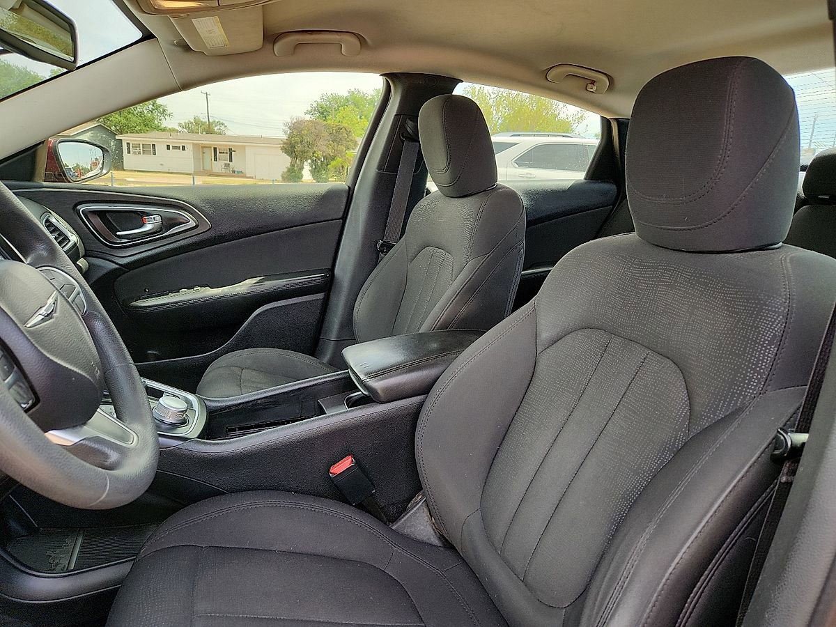 Used 2016 Chrysler 200 Limited image 7