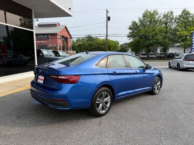 Used 2024 Volkswagen Jetta SE FWD image 4