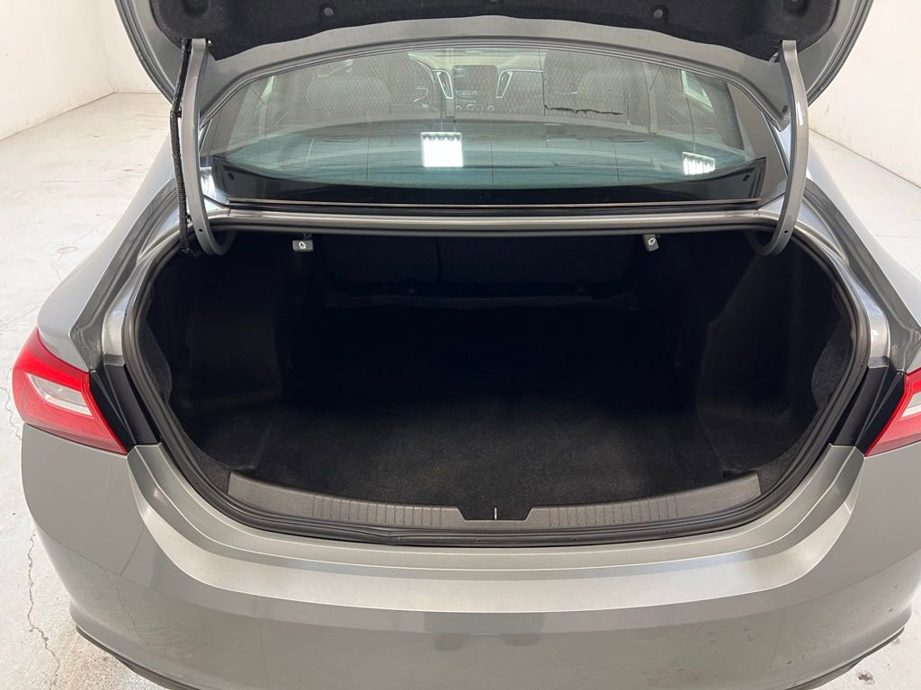 Used 2025 Chevrolet Malibu LS image 28