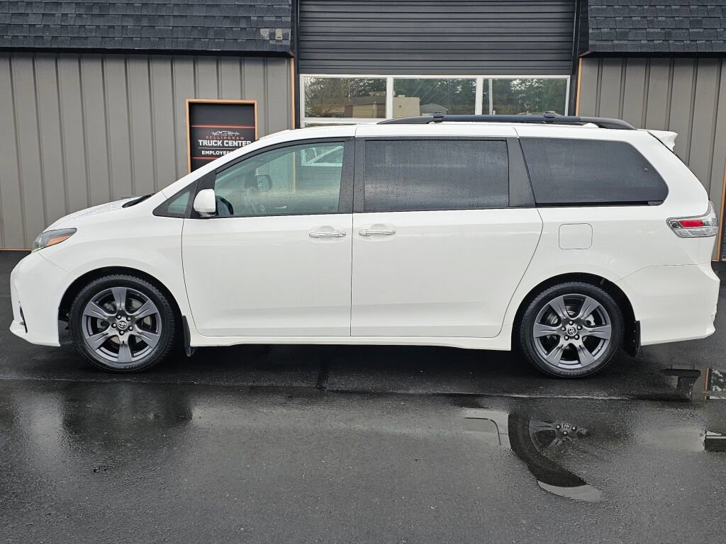 Used 2020 Toyota Sienna SE Premium FWD image 2