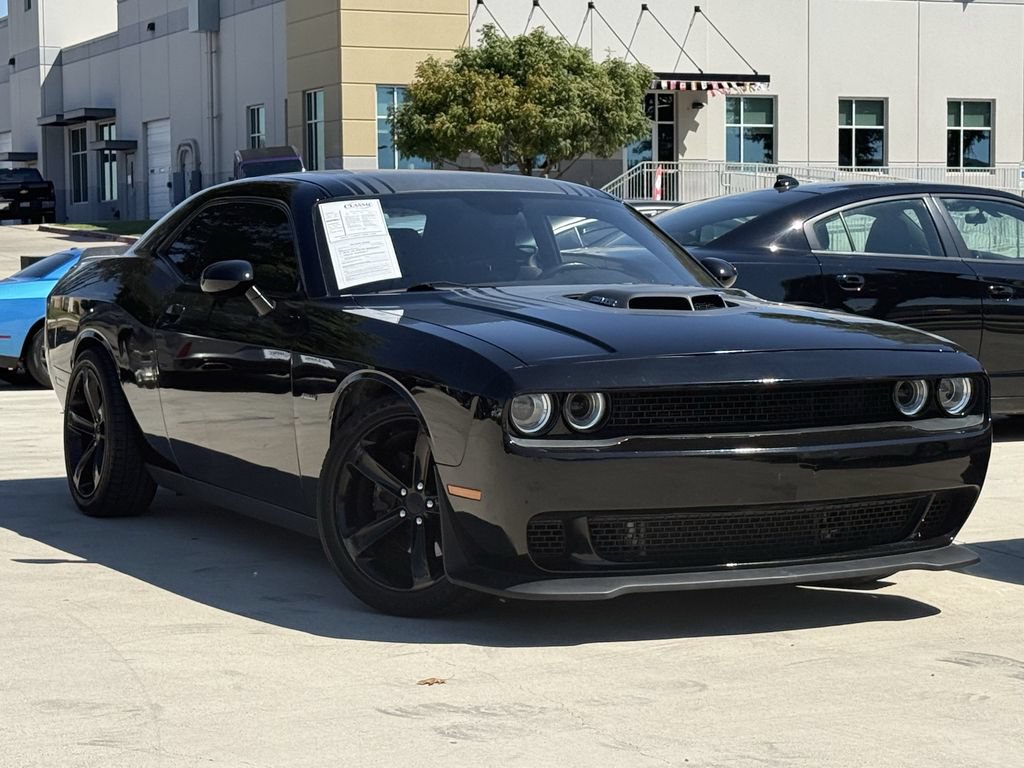 Used 2016 Dodge Challenger R/T RWD image 2