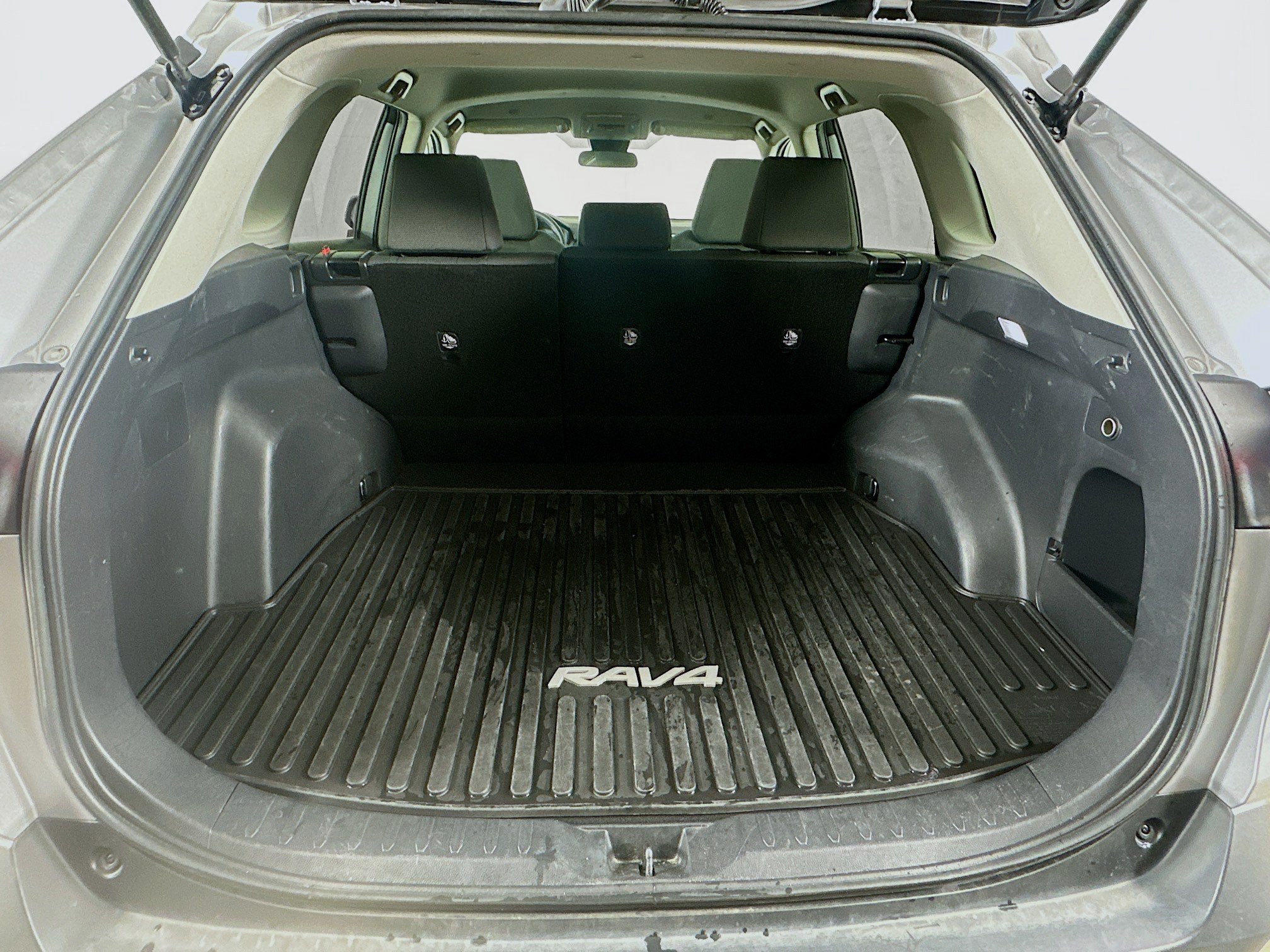 Used 2023 Toyota RAV4 XLE FWD image 27