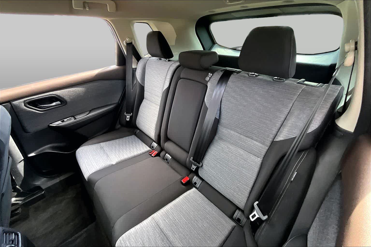 Certified 2023 Nissan Rogue SV FWD image 18