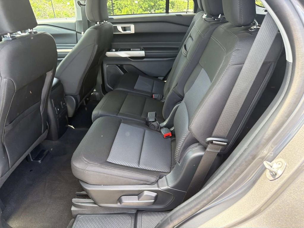 Used 2023 Ford Explorer XLT AWD/4WD image 15
