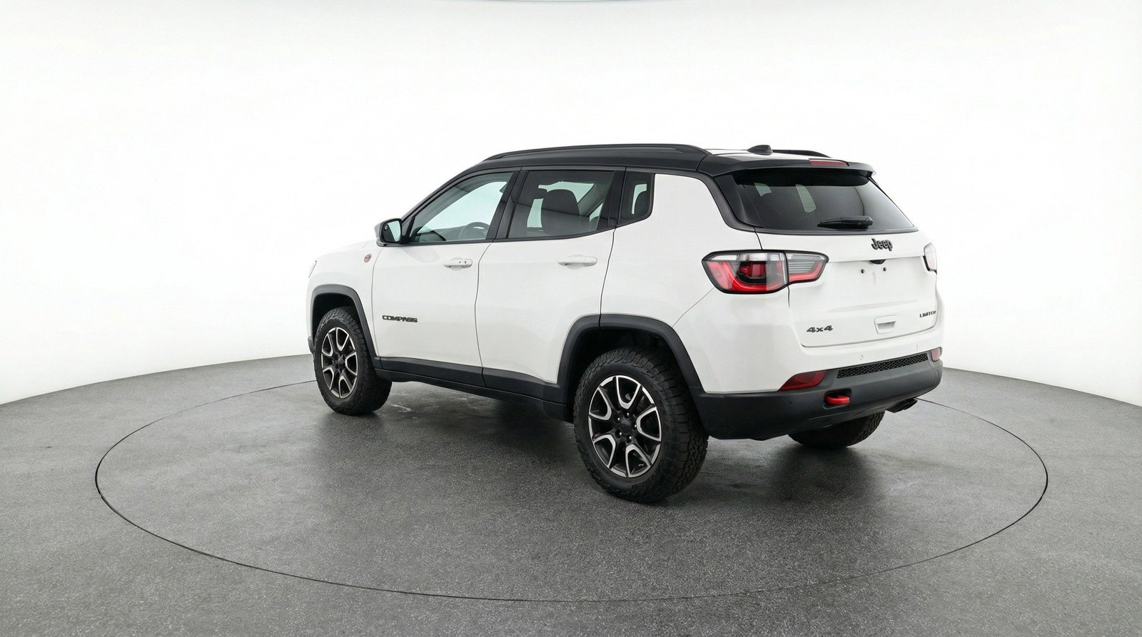 Used 2025 Jeep Compass Trailhawk image 6