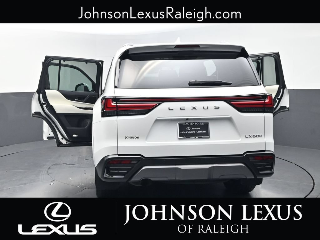 Used 2023 Lexus LX 600 4WD w/ Luxury Package image 34