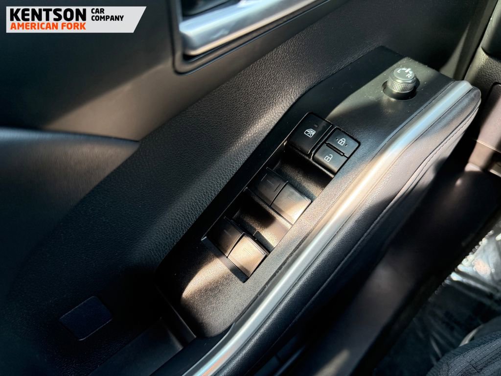 Used 2025 Toyota Highlander XLE image 23