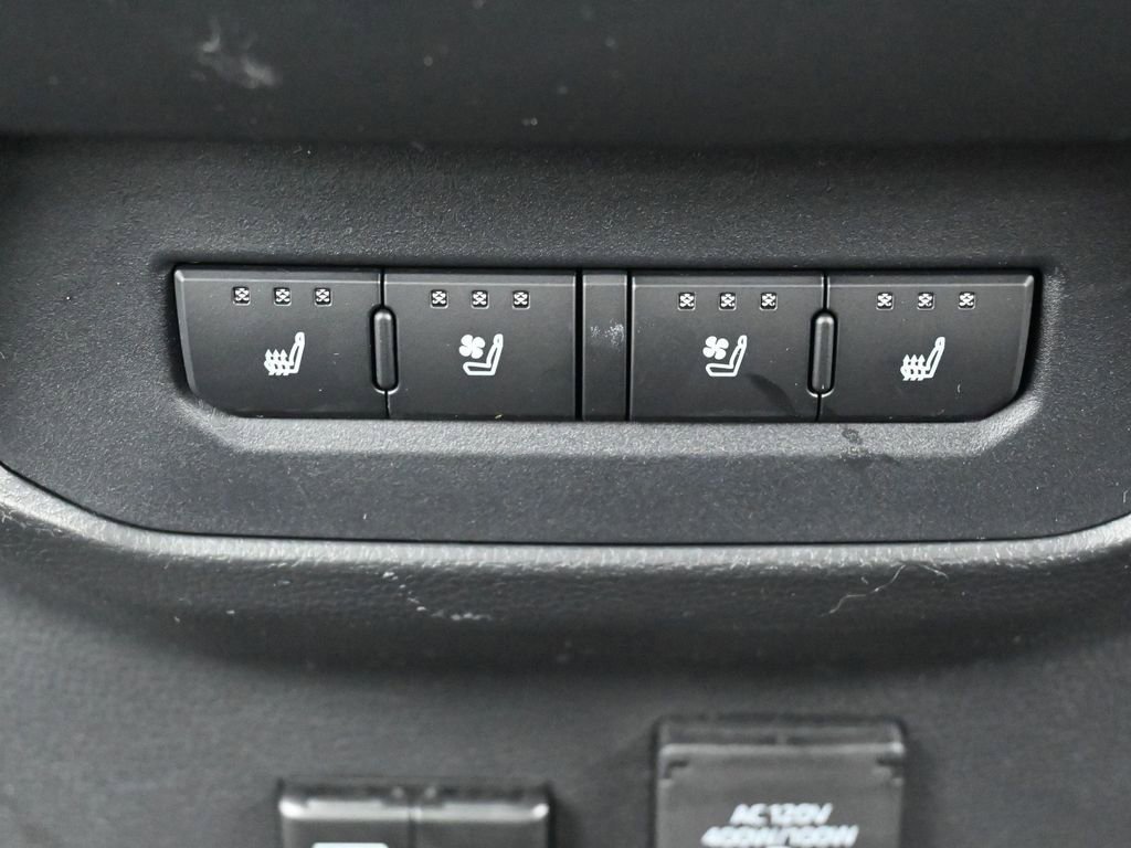 Used 2024 Toyota Tundra Platinum image 32