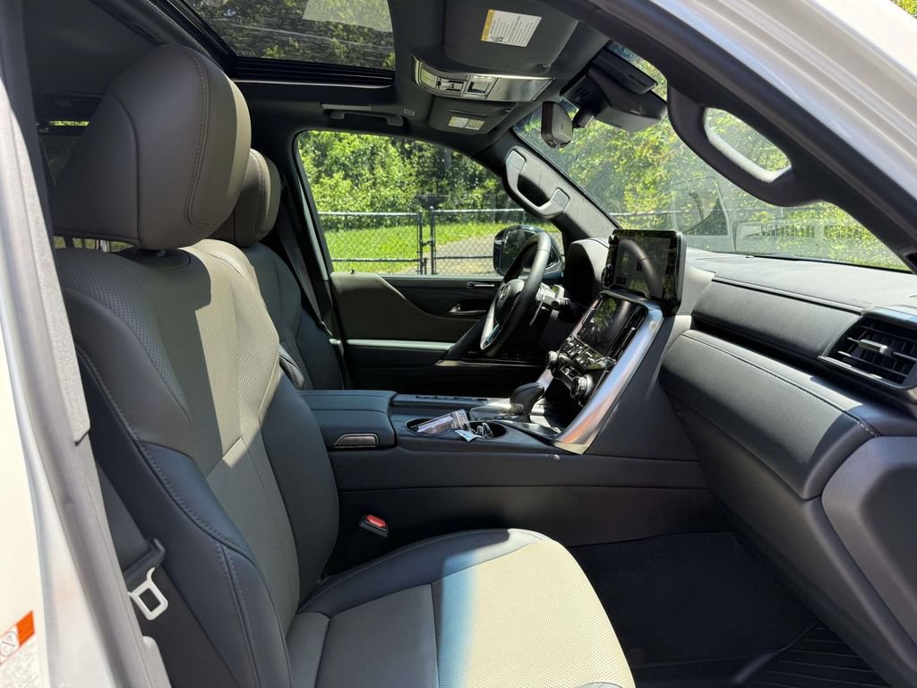 Used 2025 Lexus LX 700h Overtrail w/ Accessory Package (Z1) AWD/4WD image 17