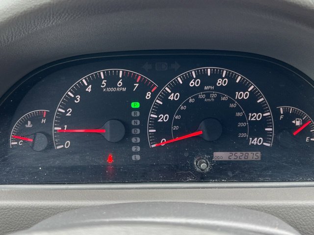 Used 2005 Toyota Camry XLE w/ VSC & Side Airbag Pkg FWD image 36