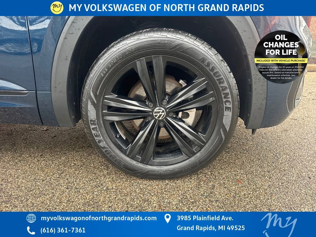 Certified 2023 Volkswagen Atlas Cross Sport SEL R-Line AWD/4WD image 34